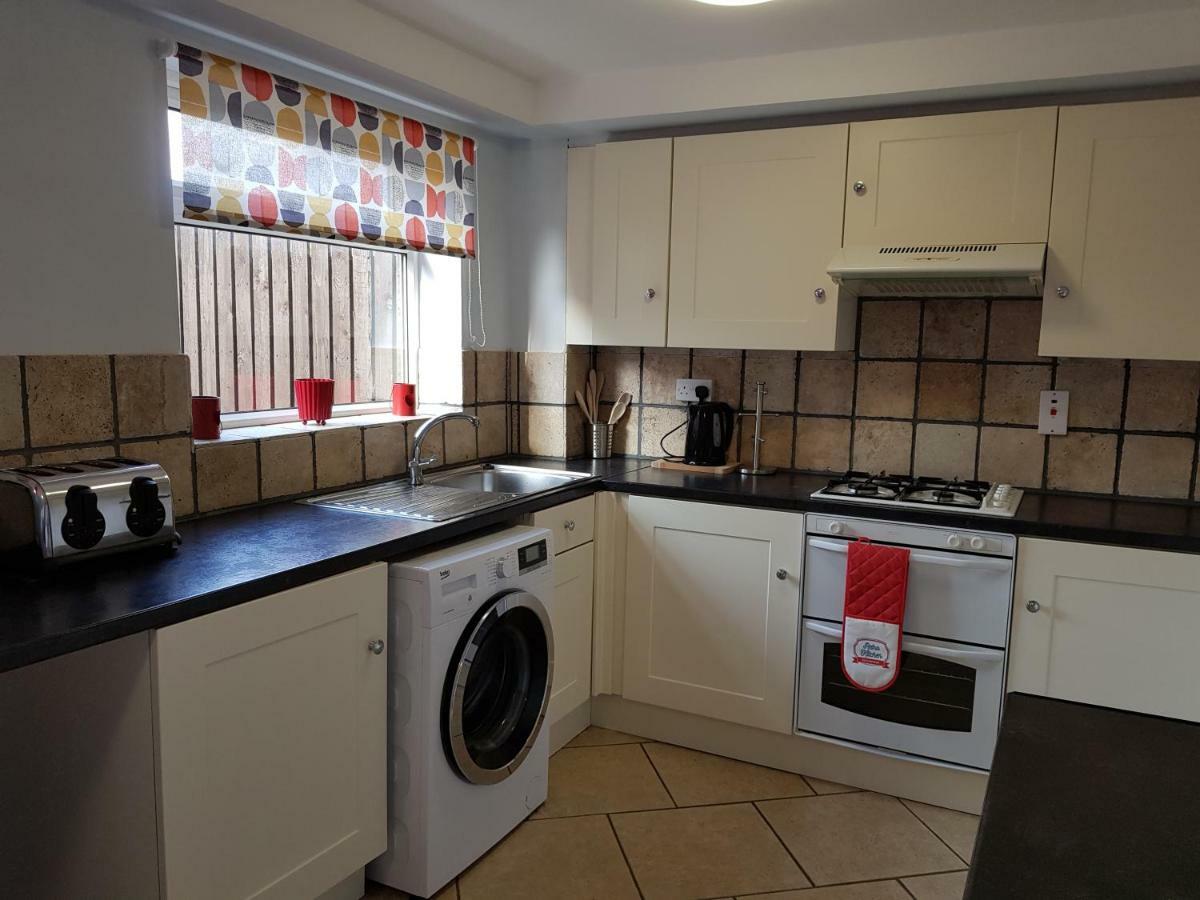 Penllech House - Huku Kwetu Notts - 3 Bedroom Spacious Lovely And Cosy With A Free Parking- Affordable And Suitable To Group Business Travellers Nottingham Exterior foto